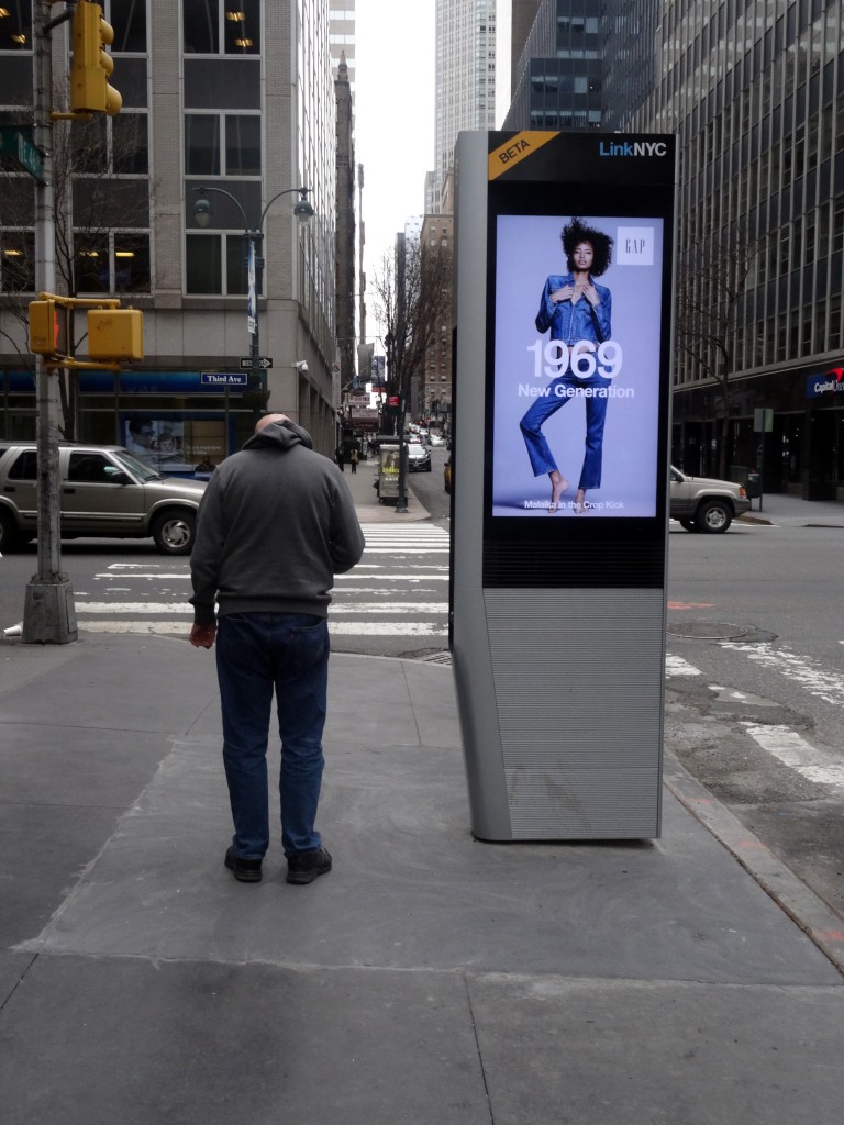 Links Alive on Third Avenue